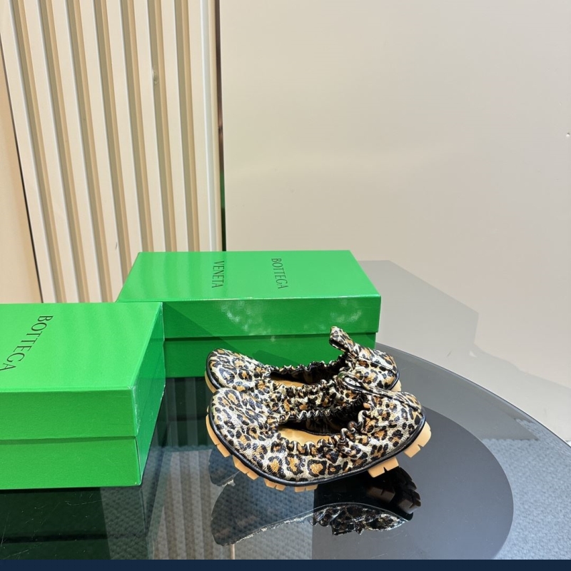 bo*te*ga Ve*ne*ta flat shoes